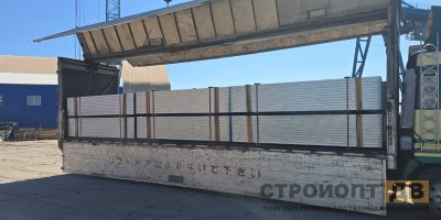 Загрузка машины профилем для внутренних работ